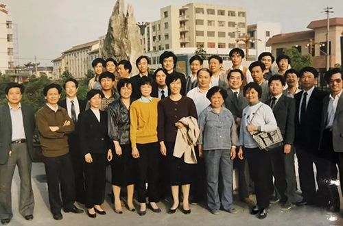 周桂珍与蒋蓉、汪寅仙、李碧芳、范曾等