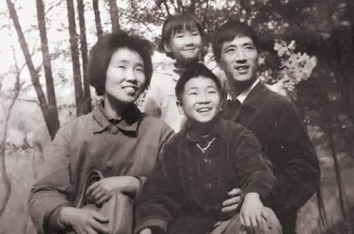 周桂珍和高海庚全家福