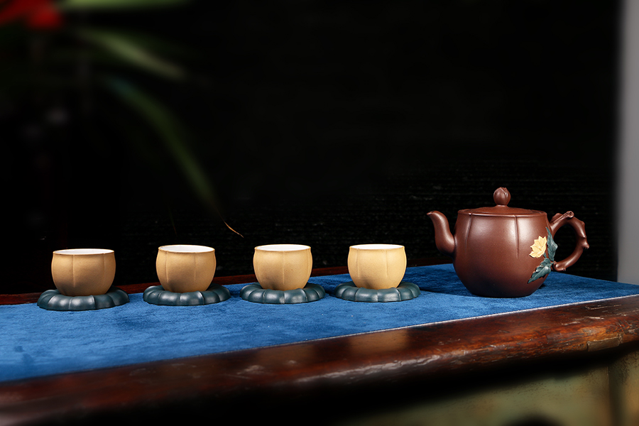 名家何挺初作品《栀子花茶具(九头套组)》