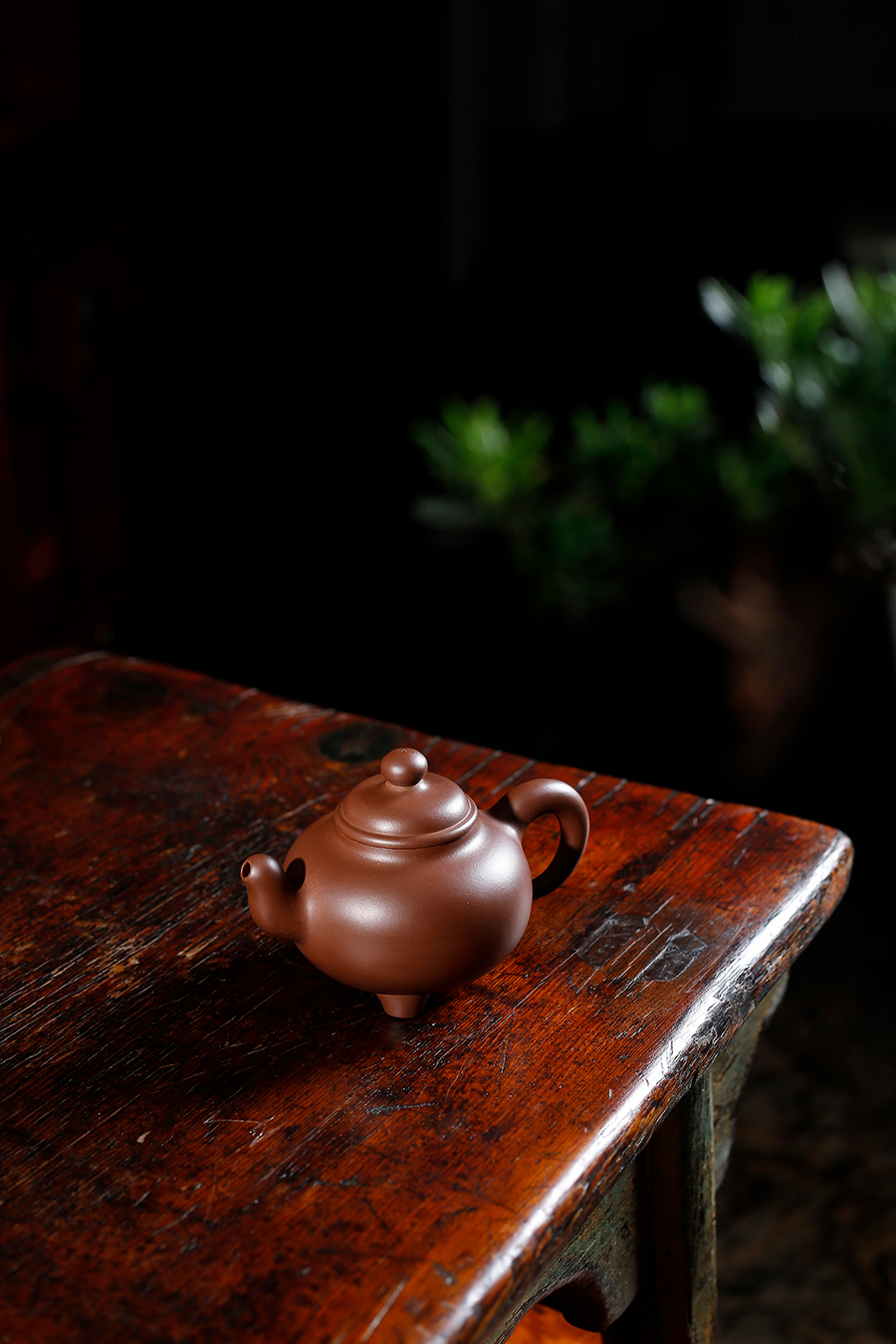 名家顾绍培作品《鼎泉三足》