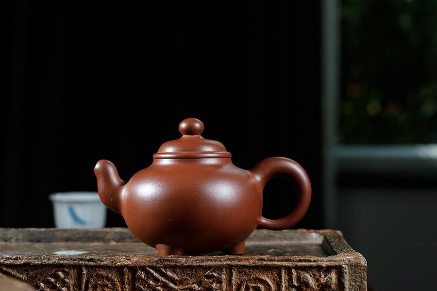 名家顾绍培作品《鼎泉三足》