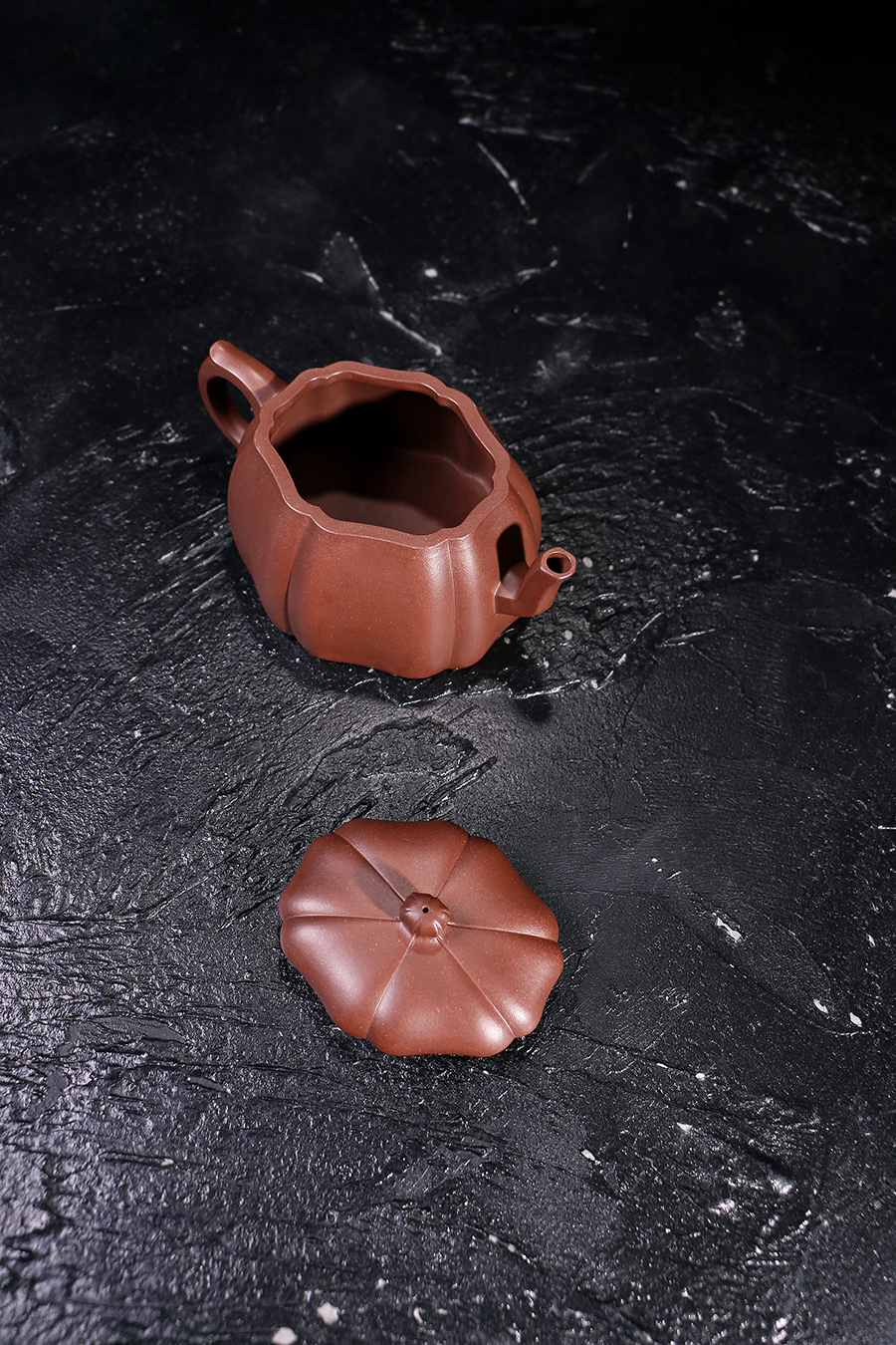 名家高旭峰作品《葵伴》