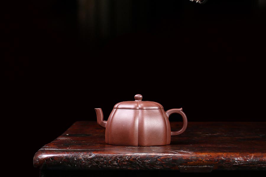 名家高旭峰作品《葵伴》