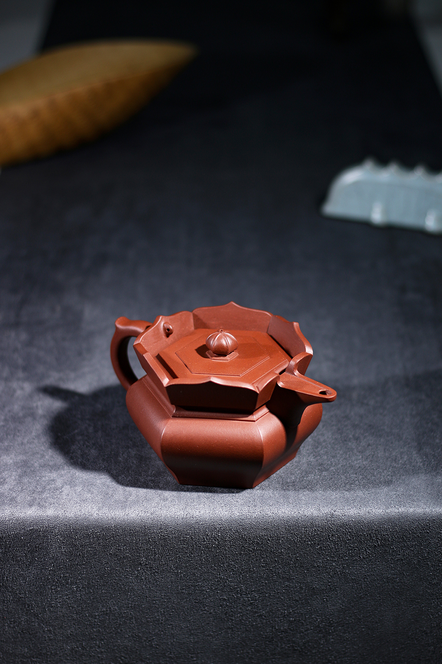 名家曹婉芬作品《大彬僧帽》