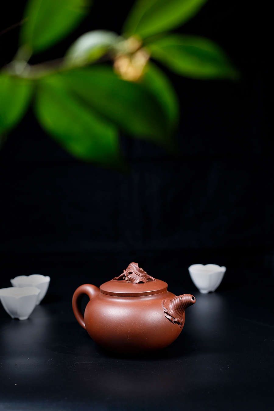 名家李涵鸣作品《听雨》