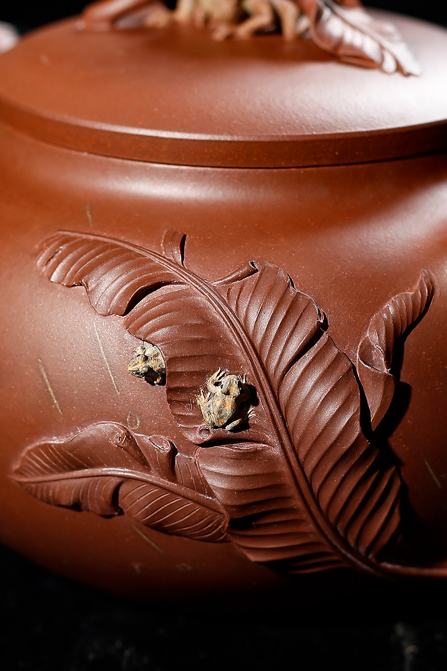 名家李涵鸣作品《听雨》