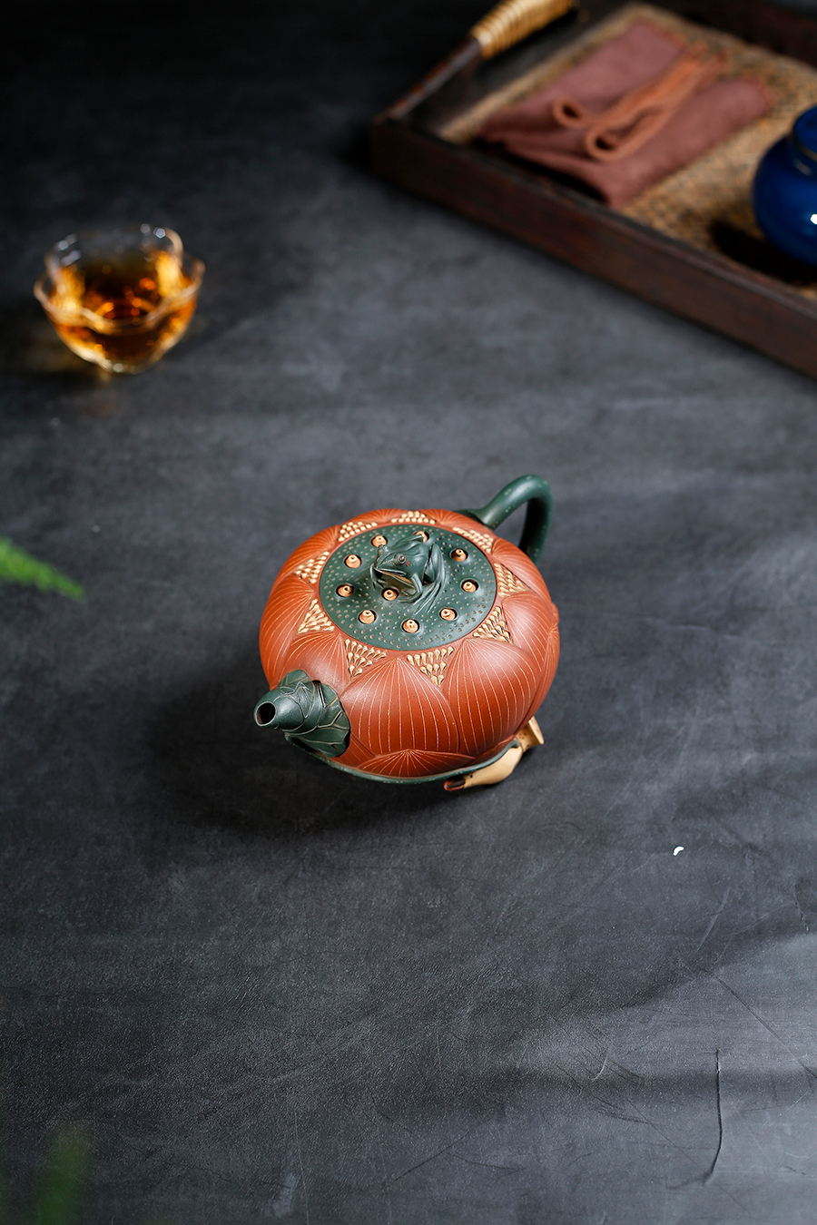 名家储亦斌作品《荷花壶·老红泥》