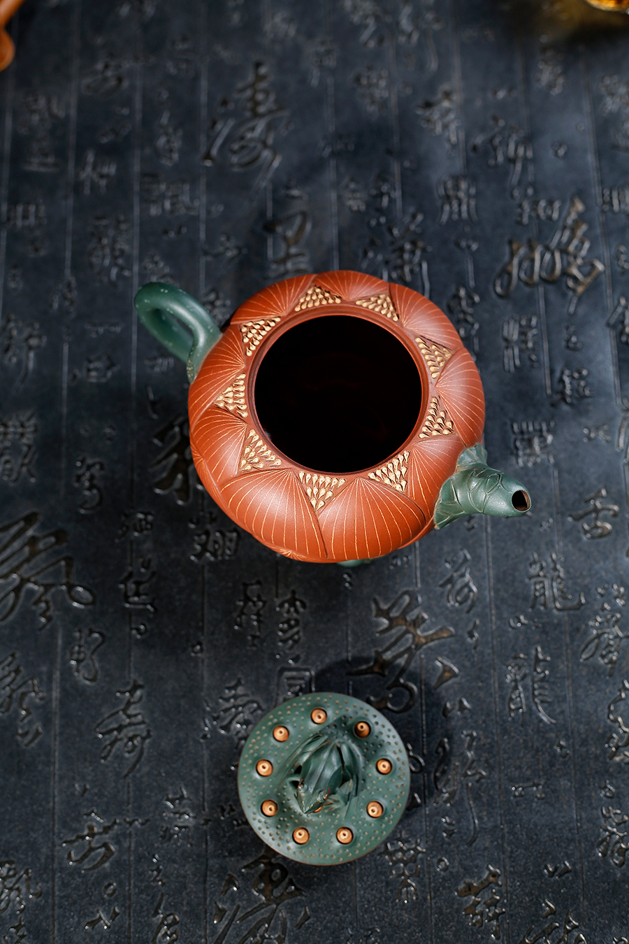 名家储亦斌作品《荷花壶·老红泥》