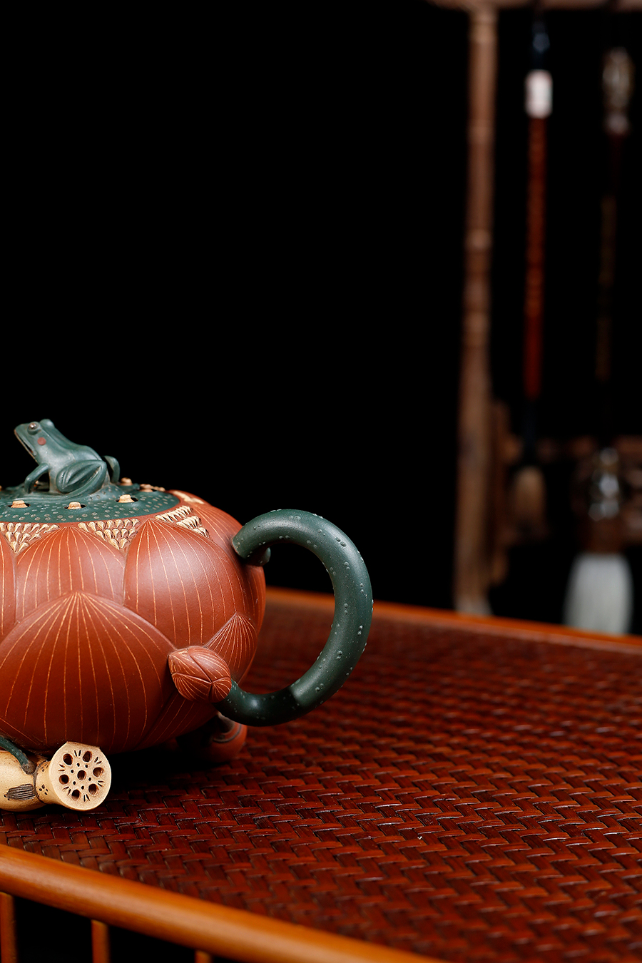 名家储亦斌作品《荷花壶·老红泥》