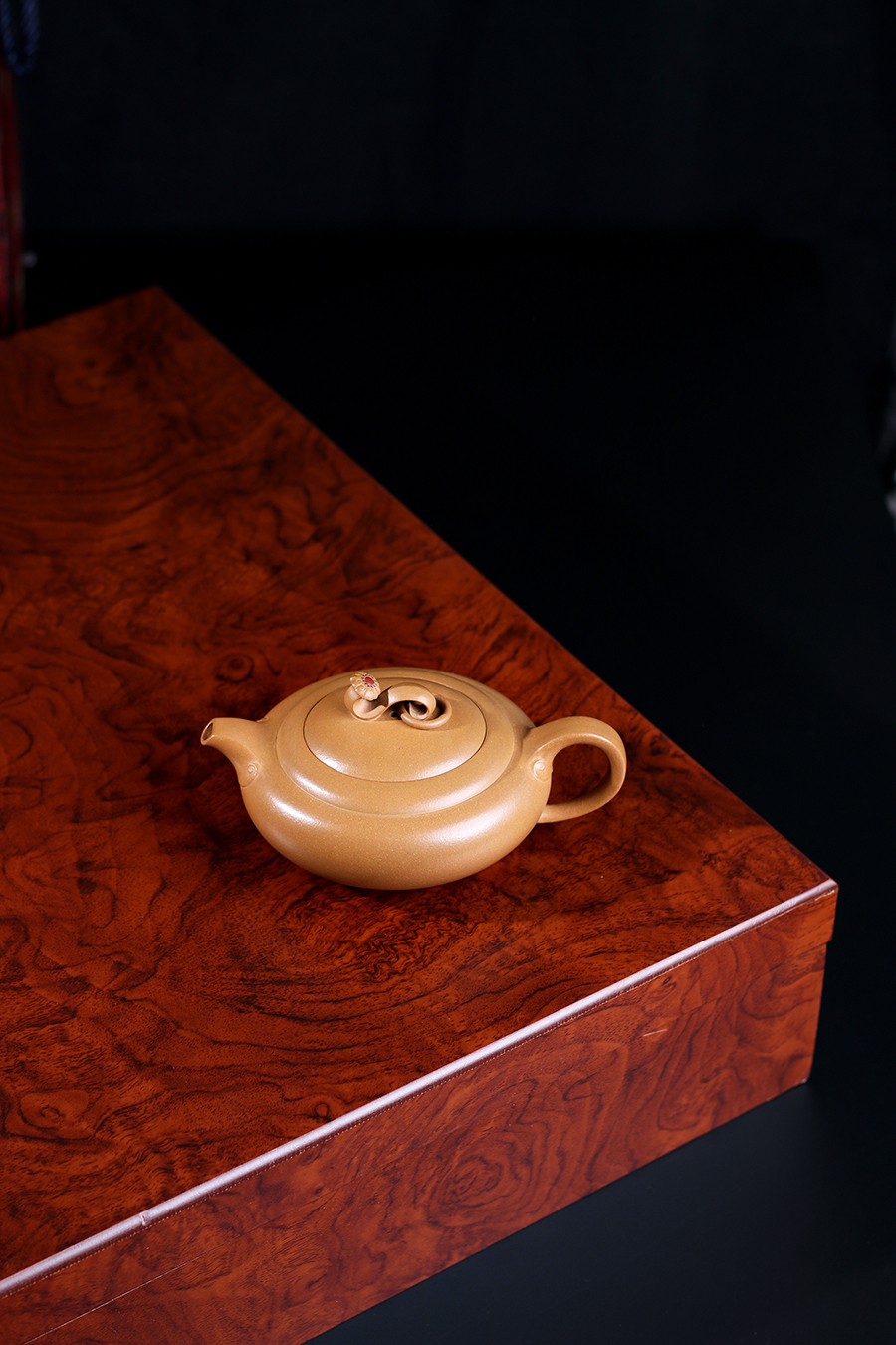 名家范伟群作品《如意连连》