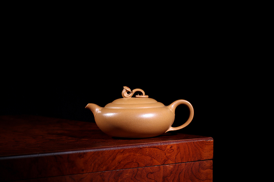 名家范伟群作品《如意连连》