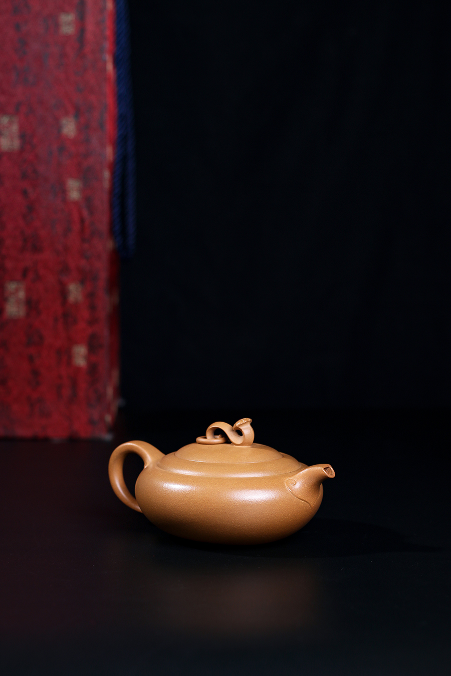 名家范伟群作品《如意连连》