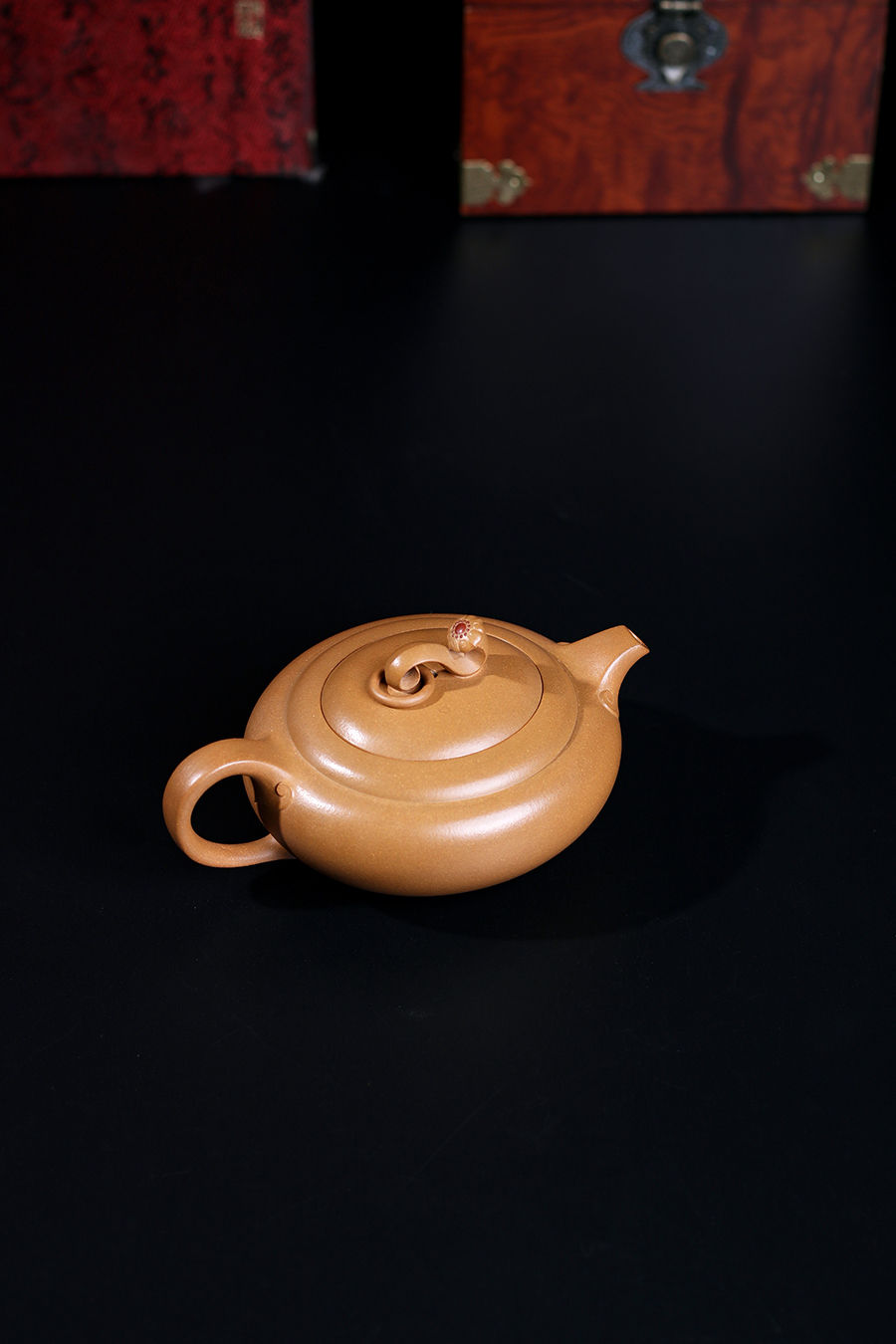 名家范伟群作品《如意连连》