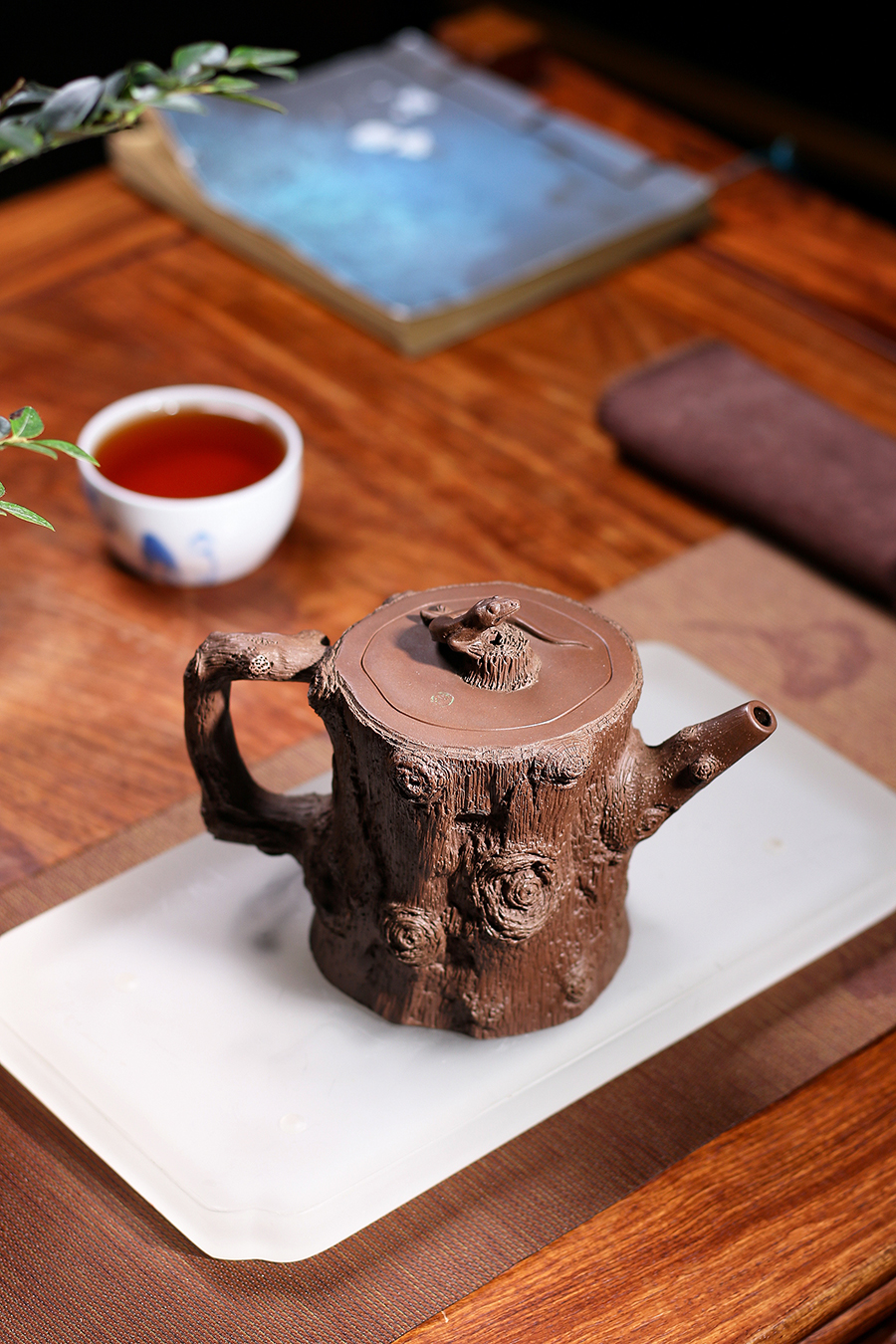 名家吴扣华作品《生机壶》