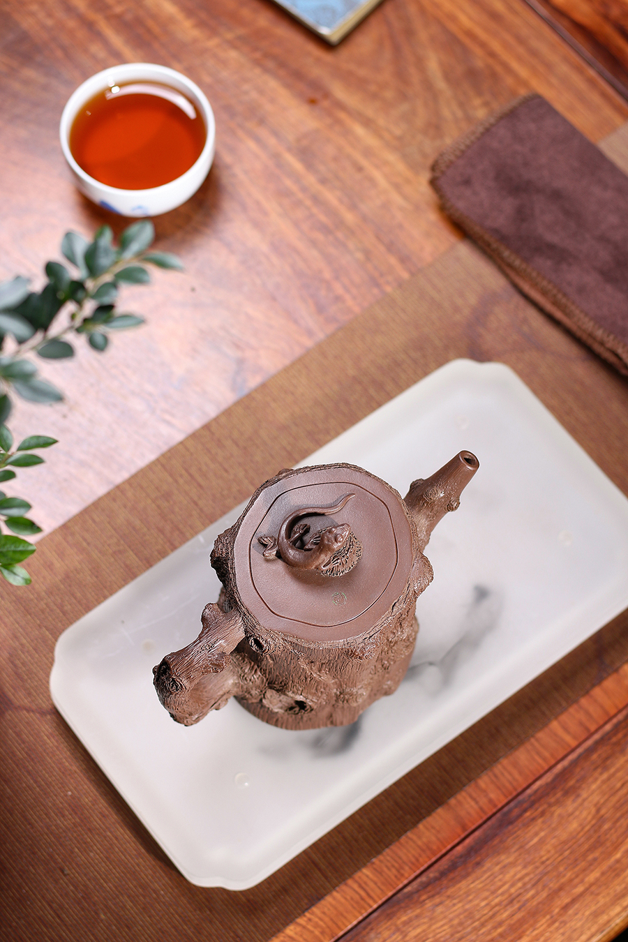 名家吴扣华作品《生机壶》