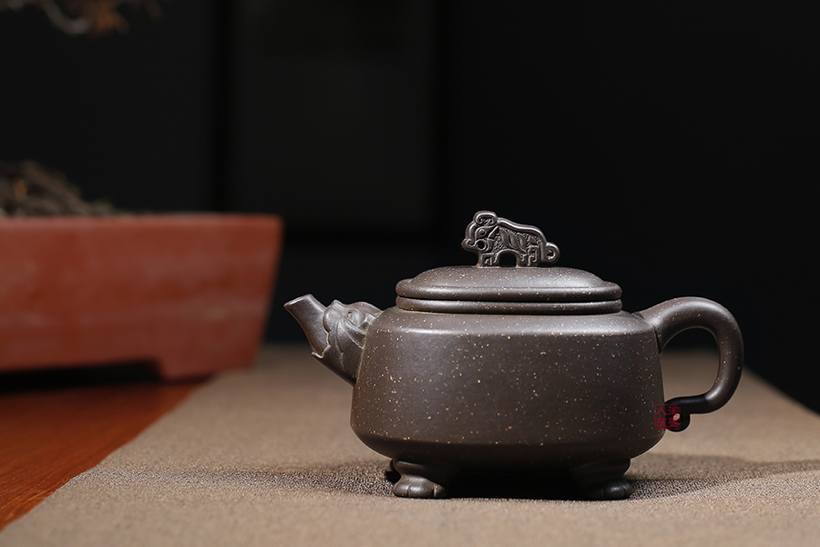 名家潘持平作品《黑虎》