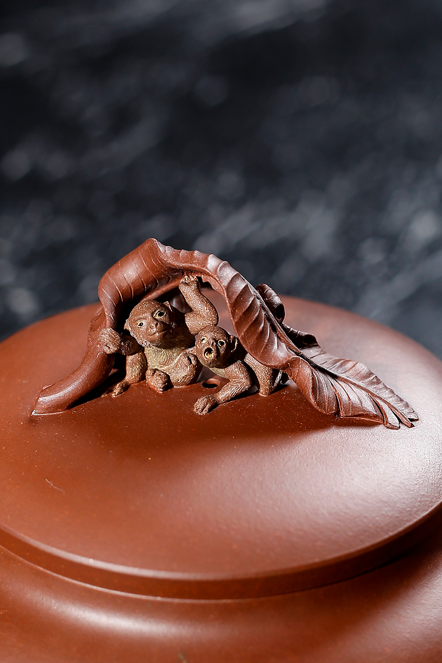 名家李涵鸣作品《听雨》