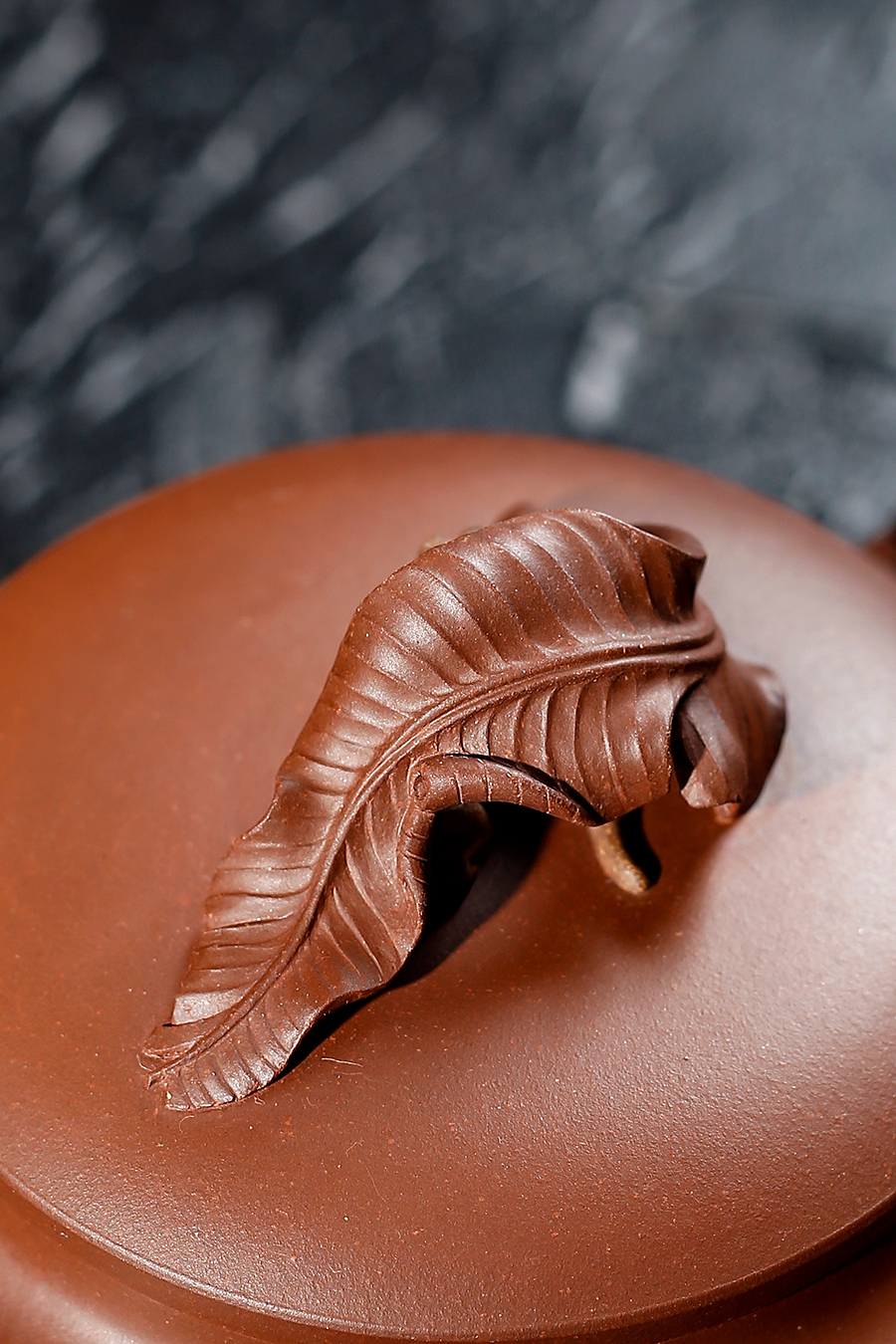 名家李涵鸣作品《听雨》