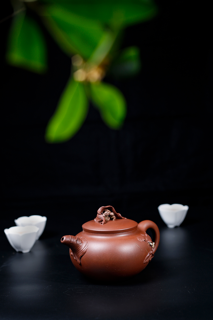 名家李涵鸣作品《听雨》