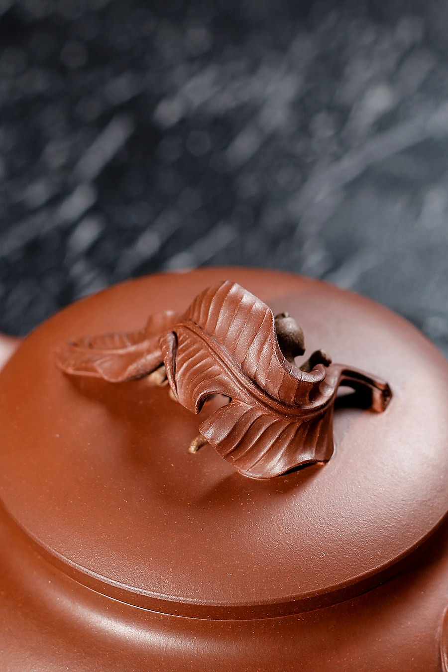 名家李涵鸣作品《听雨》