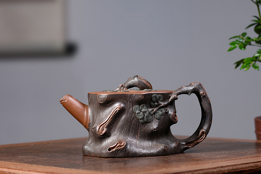 名家杨陶作品《劲松》