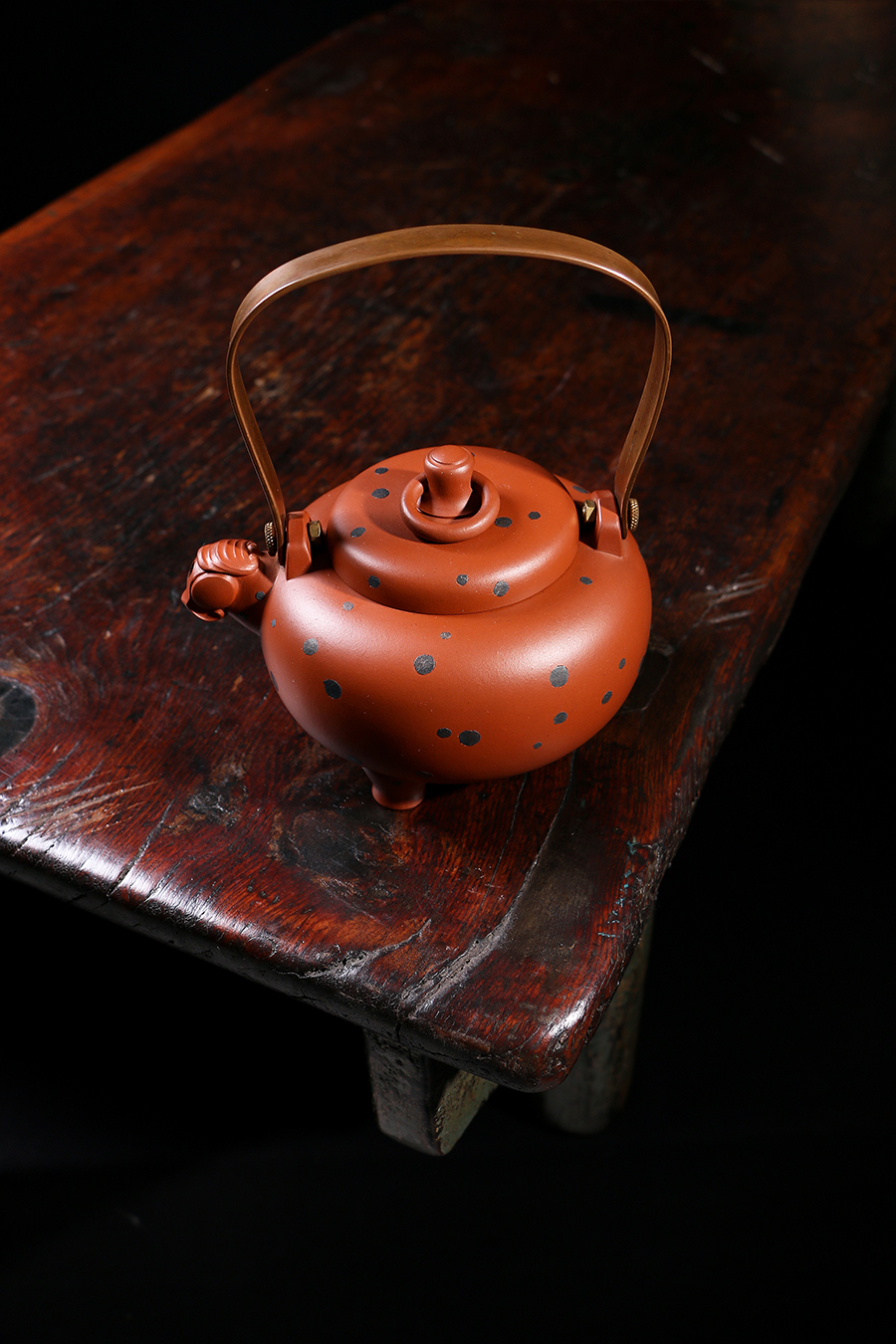 名家鲍仲梅作品《镶银三羊》