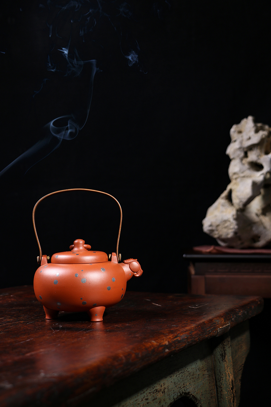 名家鲍仲梅作品《镶银三羊》