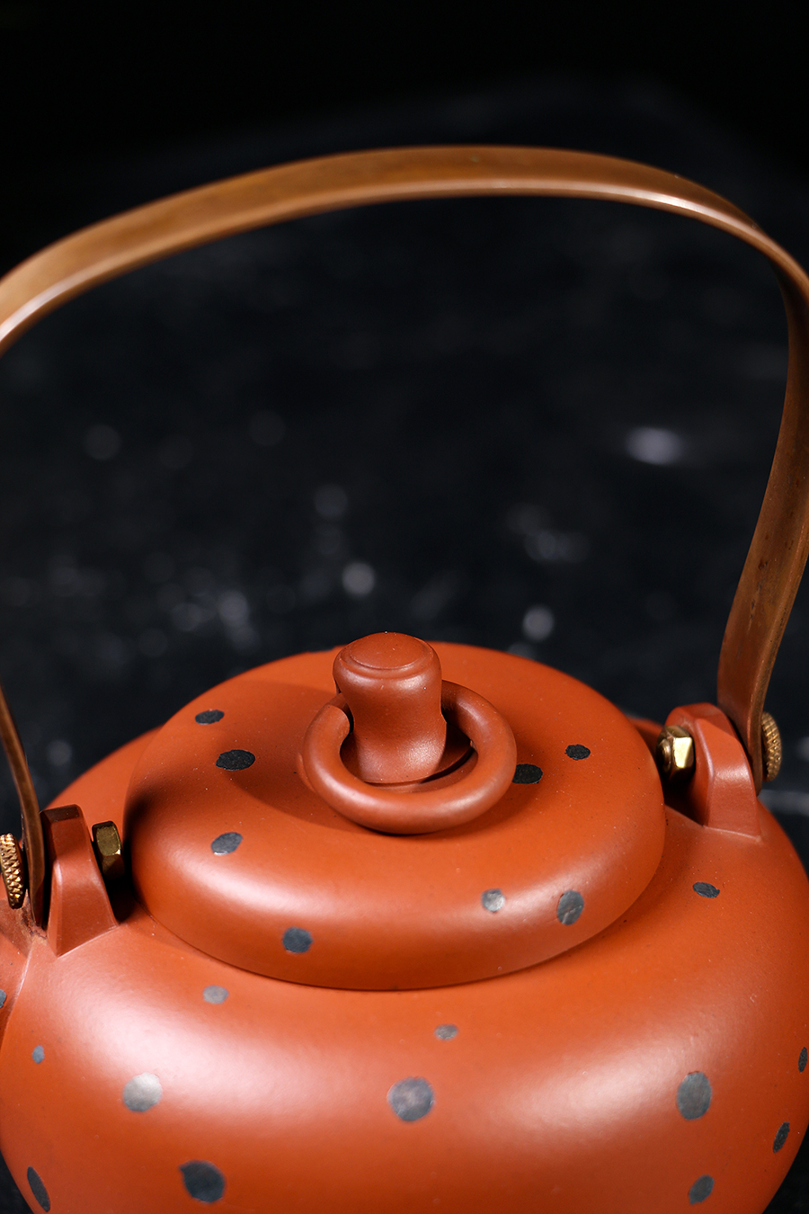 名家鲍仲梅作品《镶银三羊》