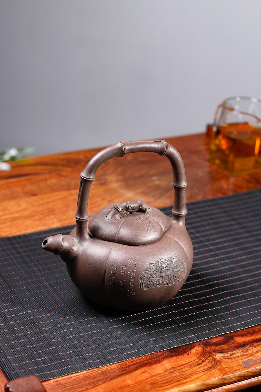 名家吴云根作品《竹节提梁》