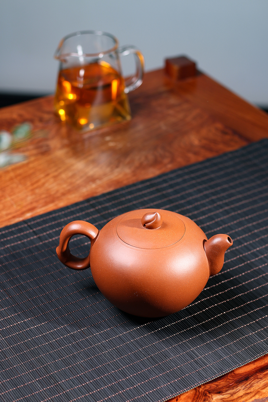 名家储集泉作品《全手蟠桃》