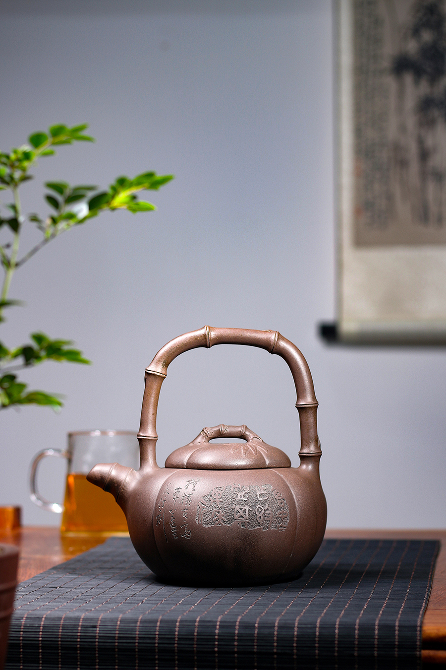 名家吴云根作品《竹节提梁》