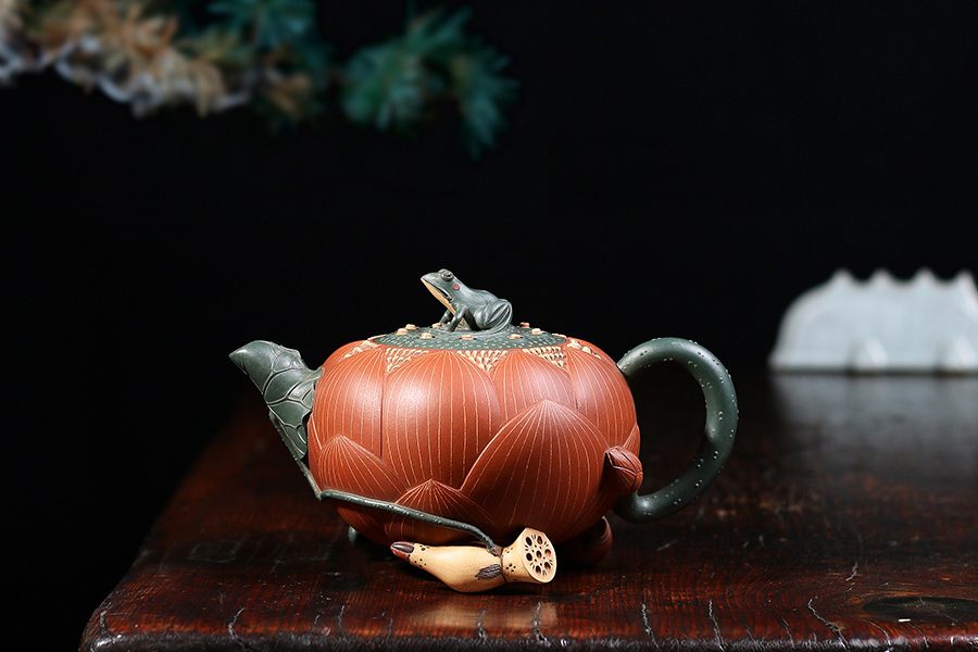 名家储亦斌作品《荷花壶·老红泥》