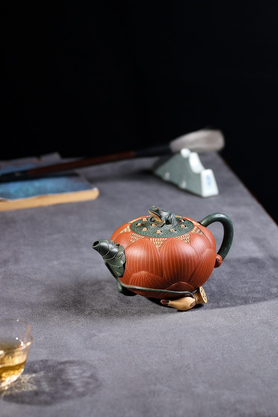 名家储亦斌作品《荷花壶·老红泥》