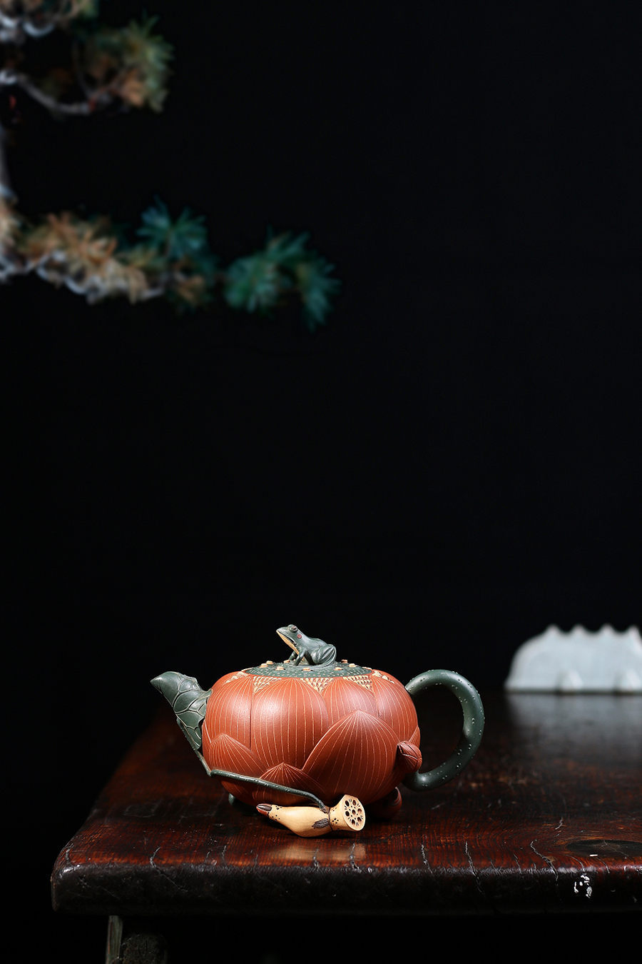 名家储亦斌作品《荷花壶·老红泥》