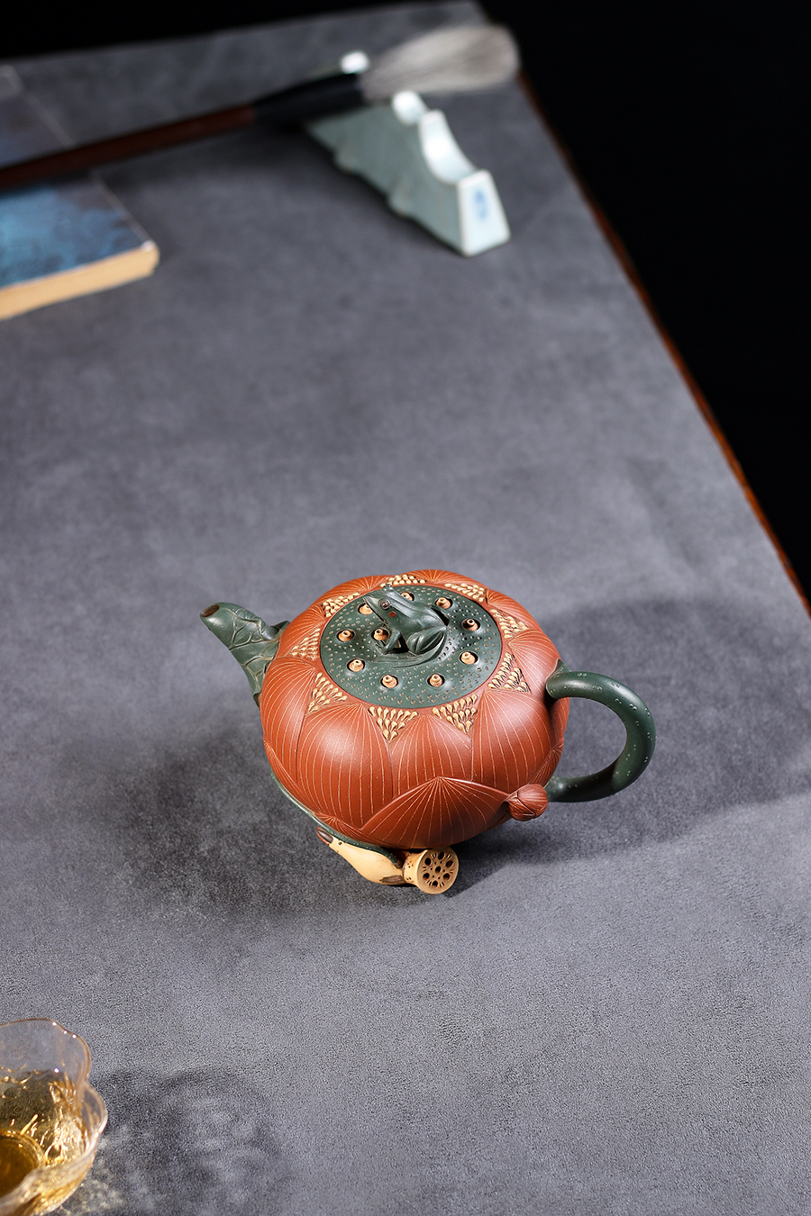 名家储亦斌作品《荷花壶·老红泥》