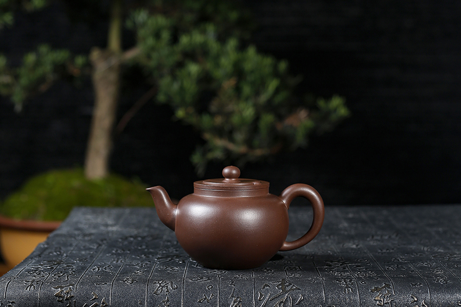 名家吴界明作品《轨月莲子》