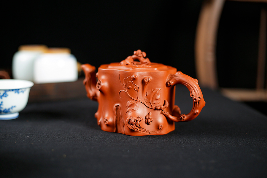 名家潘小忠作品《葡萄桩》