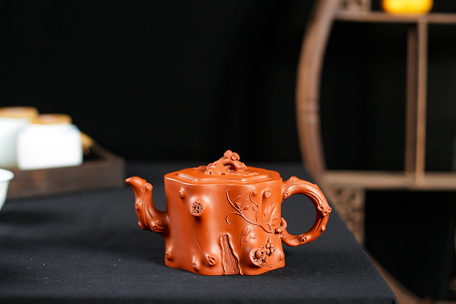 名家潘小忠作品《葡萄桩》