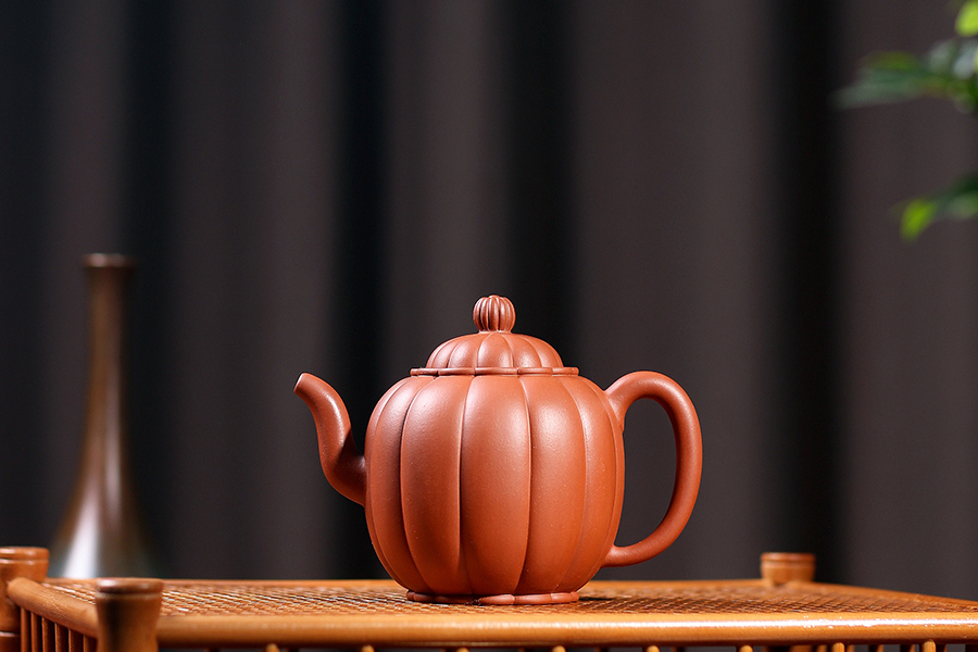 名家朱晓东作品《筋纹宫灯(小红泥)》