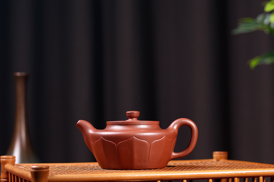 名家吴东瑾作品《花莲》