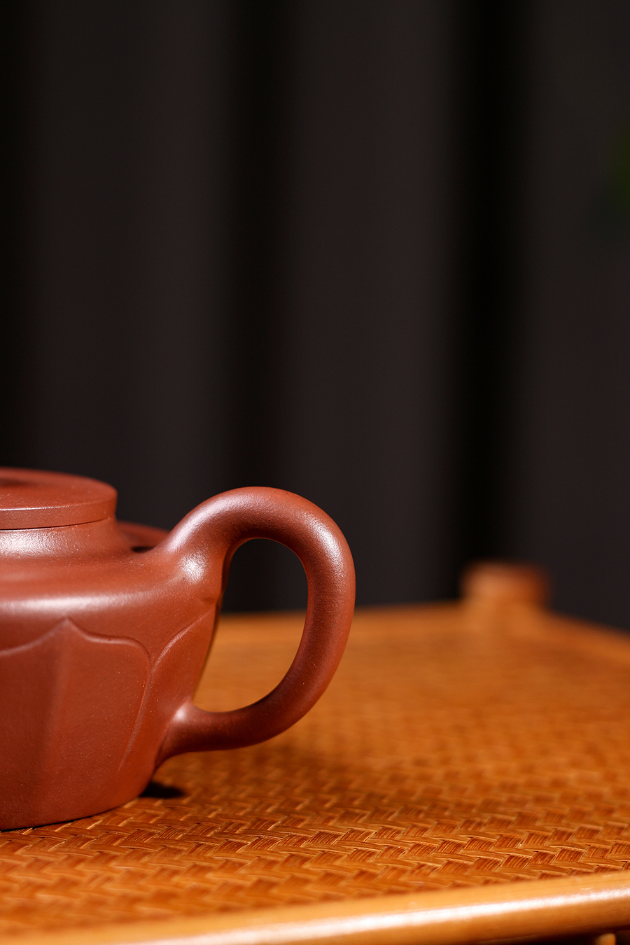 名家吴东瑾作品《花莲》