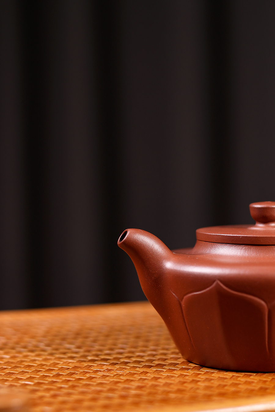 名家吴东瑾作品《花莲》