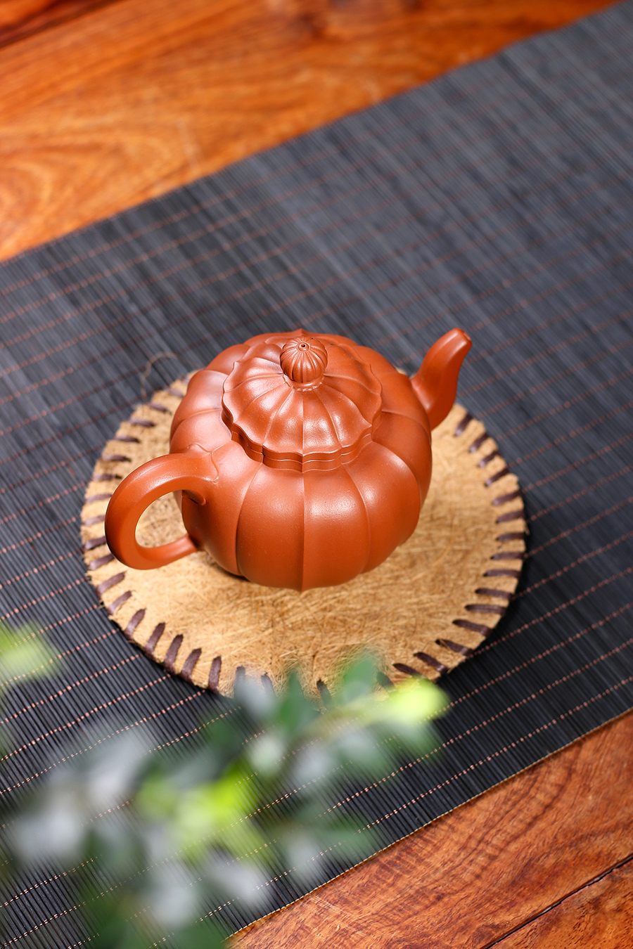 名家朱晓东作品《菊瓣(红泥)》