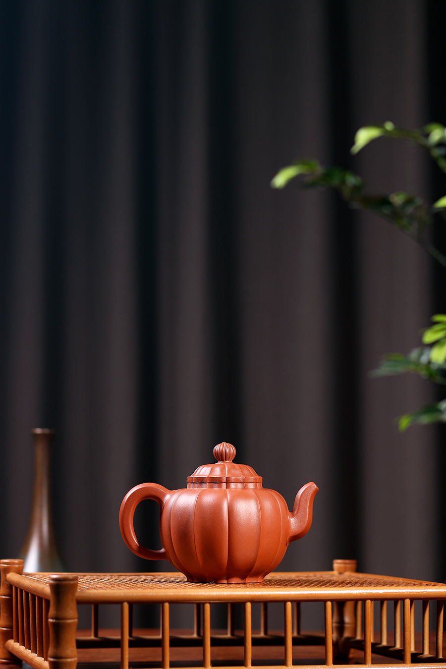 名家朱晓东作品《菊瓣(红泥)》