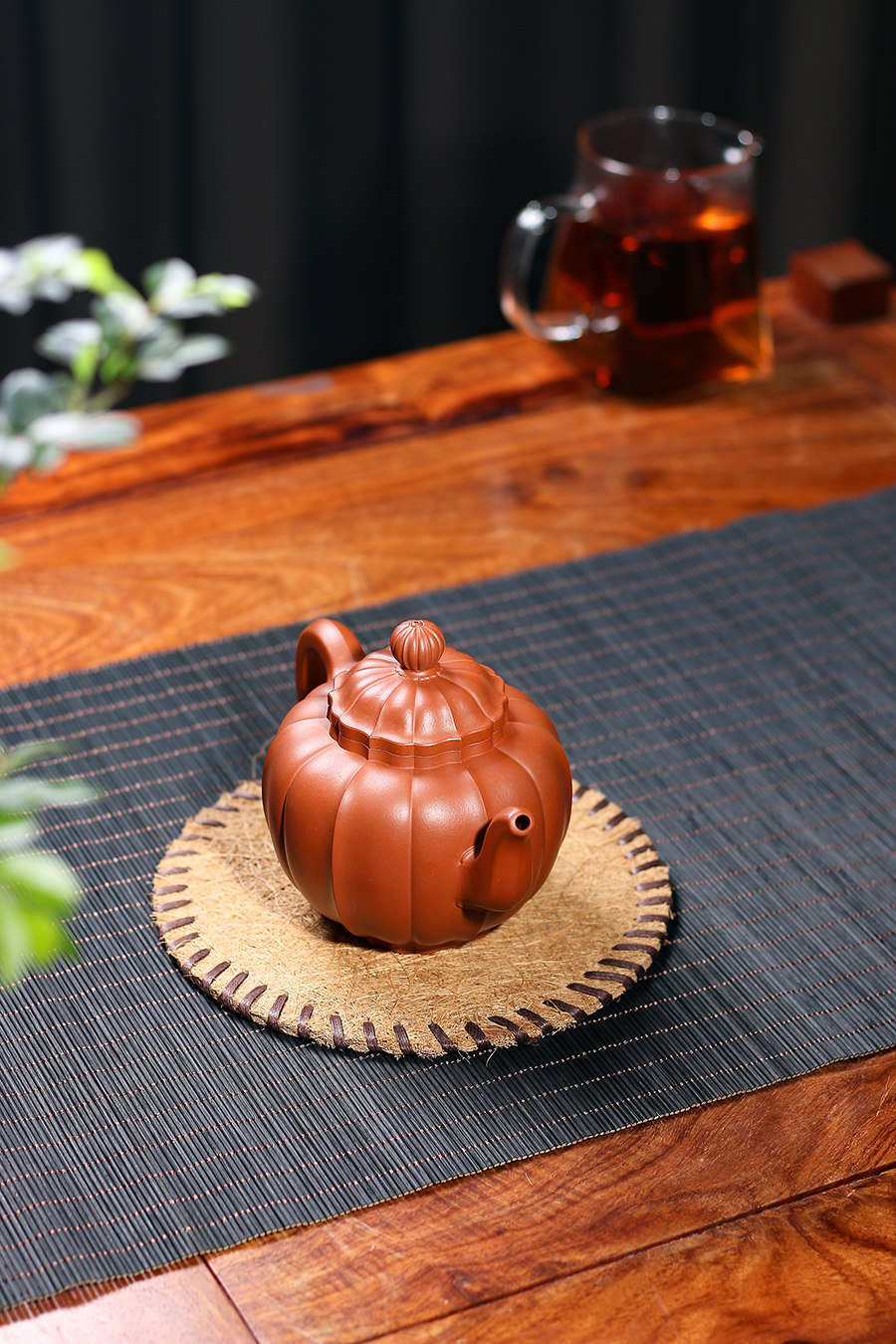 名家朱晓东作品《菊瓣(红泥)》