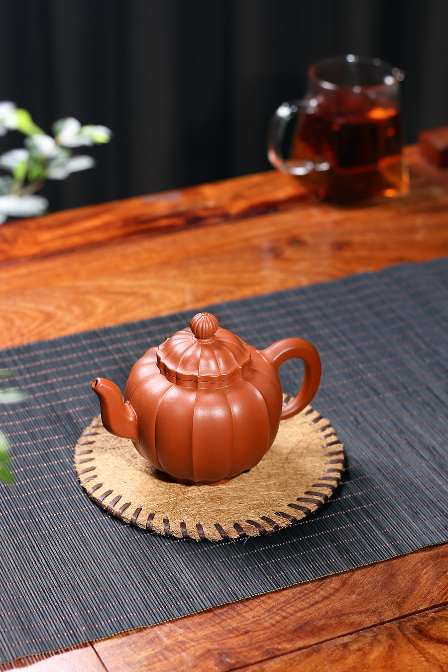 名家朱晓东作品《菊瓣(红泥)》