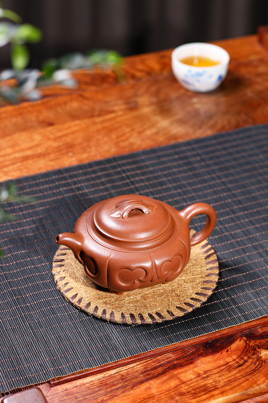 名家曹婉芬作品《闺秀觅意》