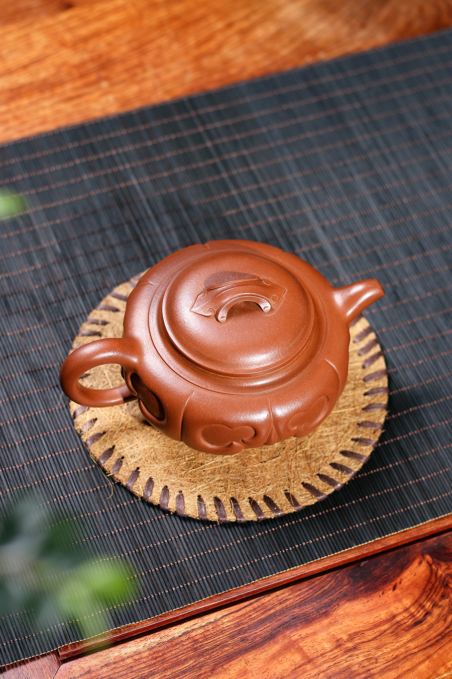 名家曹婉芬作品《闺秀觅意》