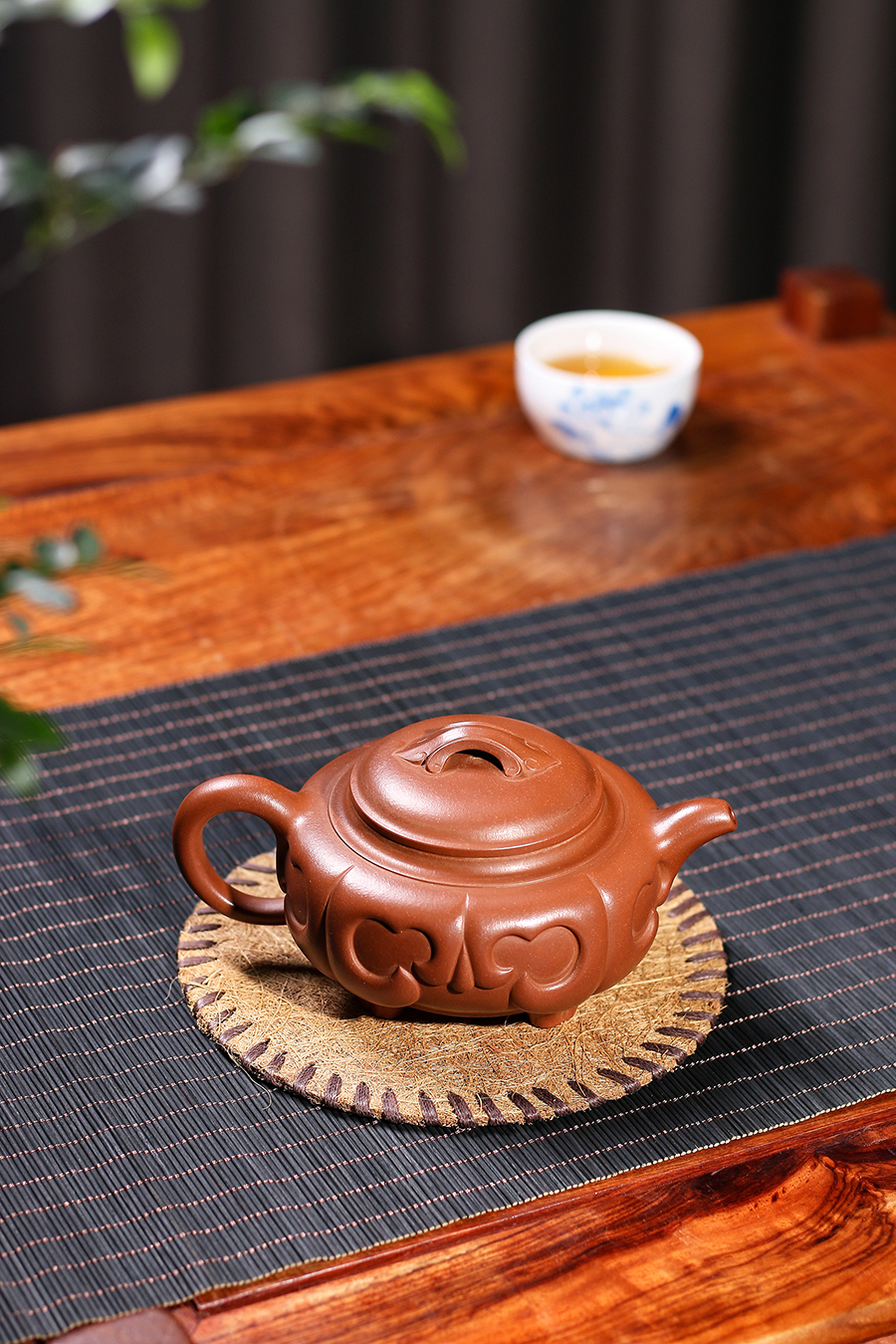 名家曹婉芬作品《闺秀觅意》