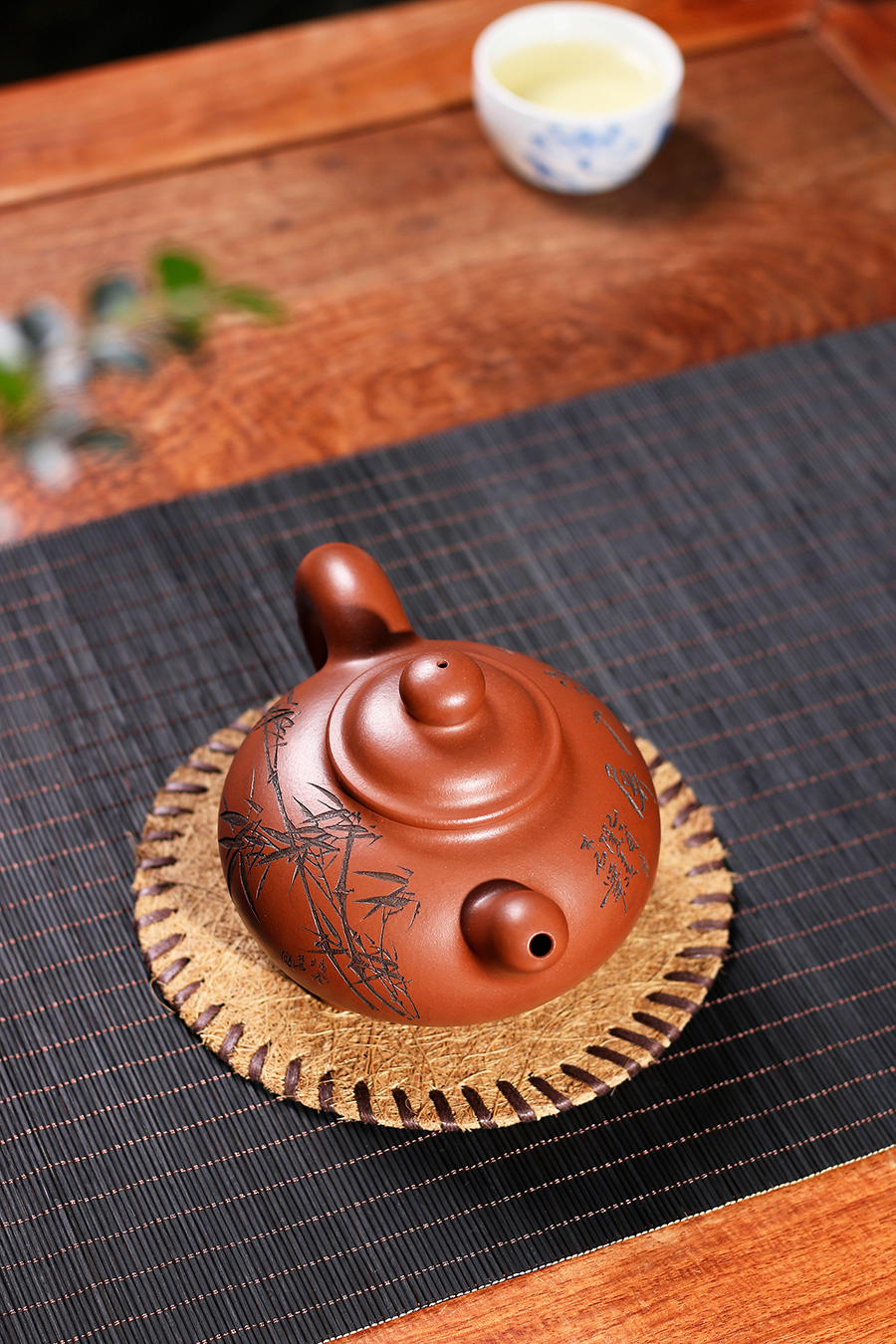 名家何燕萍作品《润泽壶(木石刻绘)》